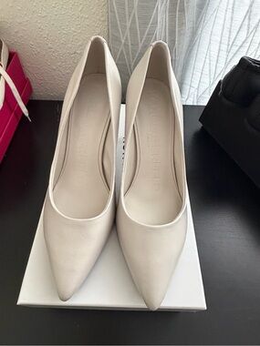 Kurt GeigerCream Pointed-Toe Pumps